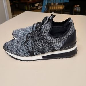 J Slides Mara Urban Sport sneakers size 8